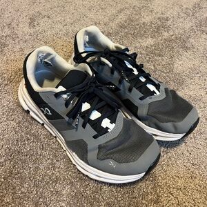 On Cloud Runners Women’s Size 9